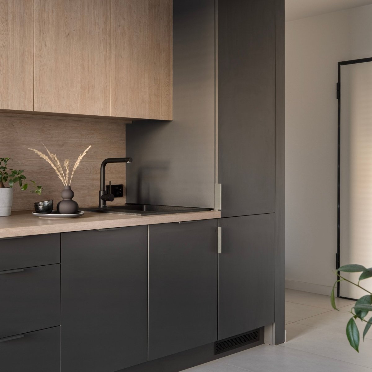 Front meblowy lakierowany gładki - przykład typowego frontu FAKTUM, którego wymiary klient samodzielnie mierzy przed zamówieniem nowego